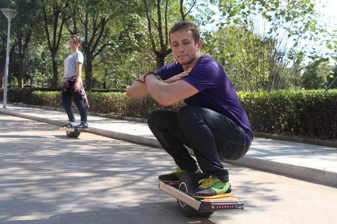 Skate elétrico 10.5Ah 4 poderosos da roda de Off Road 700W um