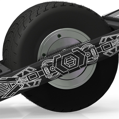 O auto que equilibra Smart pôs o único skate da roda