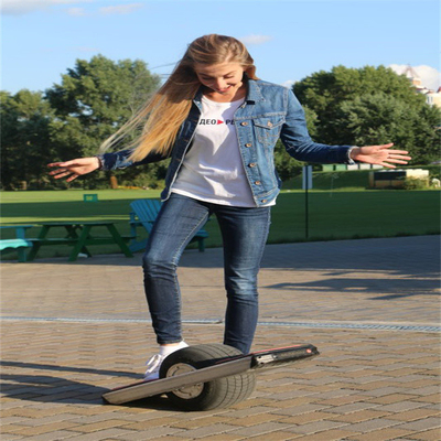 Prancha elétrica 18-25km de Onewheel um skate manual da roda com protetor Rail